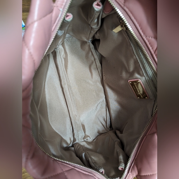 Ferragamo Vara Bow Shoulder Bag - Picture 6 of 11